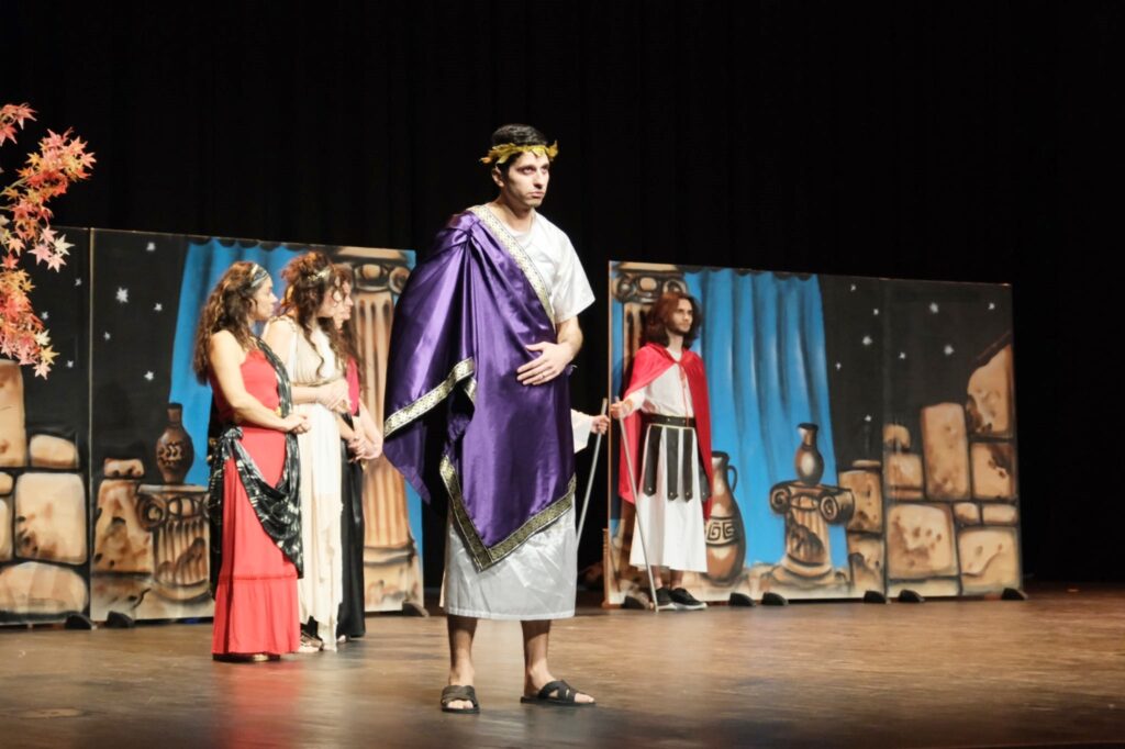 ‘HADESE YOLCULUK’ SEYİRCİYİ ANTİK DÖNEME TAŞIDI