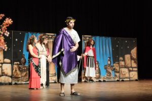 ‘HADESE YOLCULUK’ SEYİRCİYİ ANTİK DÖNEME TAŞIDI