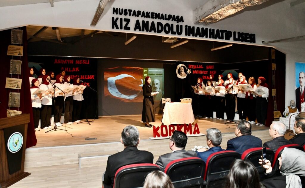 ‘İSTİKLAL VE İSTİKBAL’İN ŞAİRİ MEHMET AKİF ANILDI