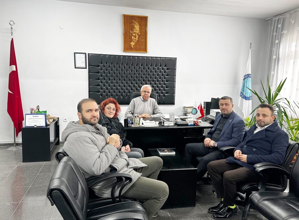 ÜNİVERSİTEDE EĞİTİM MASASI