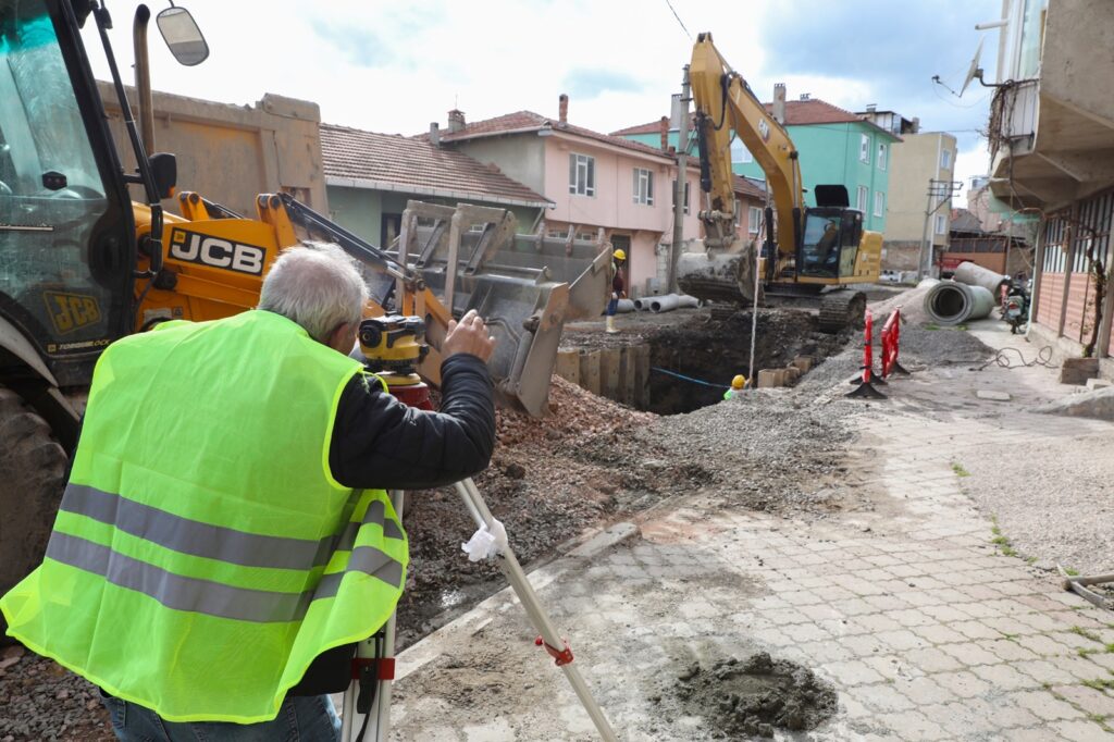 FABRİKA CADDESİ ALTYAPIYA KAVUŞUYOR