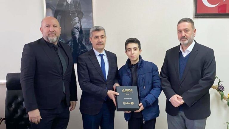 KİTAP OKUMA YARIŞMASI BİRİNCİSİ TOKİ’DEN