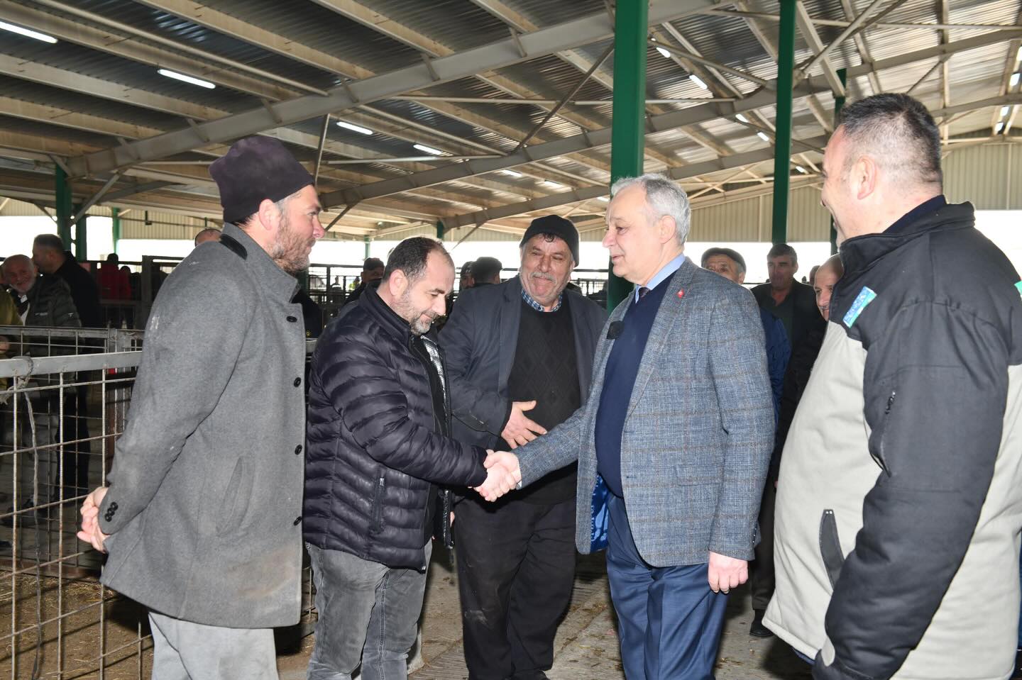 HAYVAN PAZARI AYLAR SONRA SİFTAH YAPTI